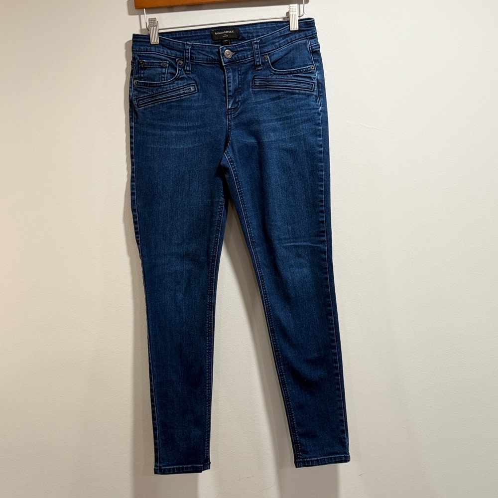 Banana Republic Women's Dark Blue Skinny Jeans with Zipper Pocket‎ Size 6